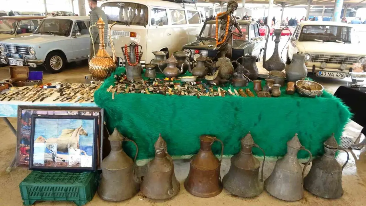 kutahya-antika-pazarinda-klasik-araba-sergisine-yogun-ilgi