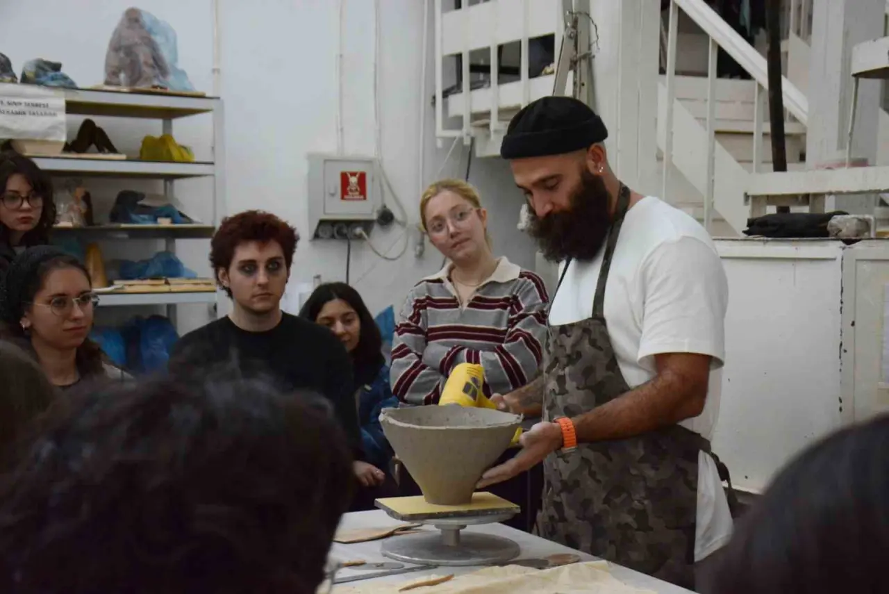 anadolu-universitesinde-seramik-calistayi