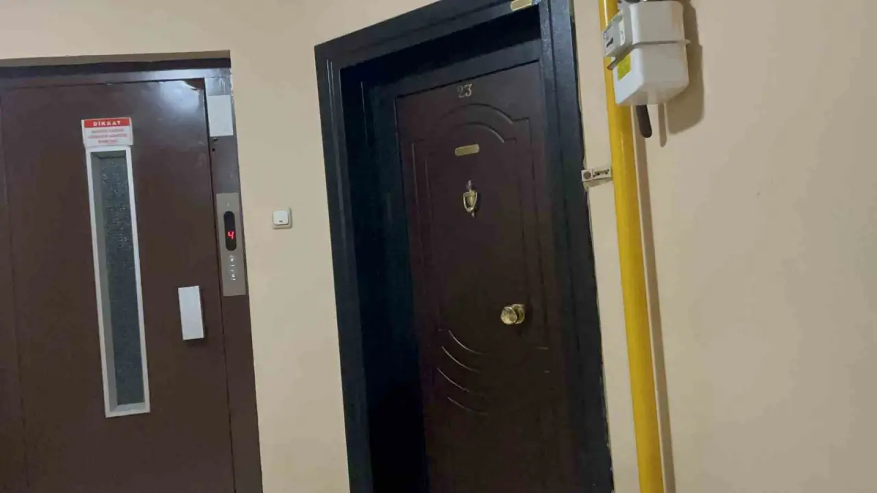 yasli-adam-iki-gun-once-tahtakurusuna-karsi-ilaclanan-evinde-olu-bulundu