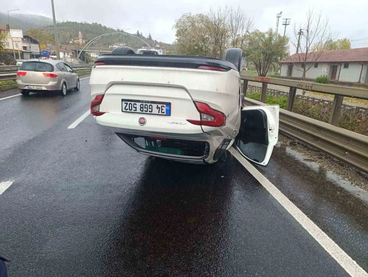 bilecikte-takla-atan-aracin-surucusu-hafif-yaralandi