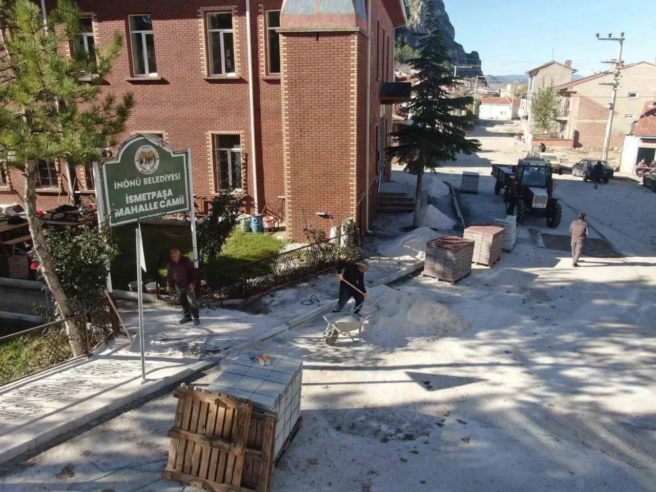 ismetpasa-camiinin-cevresinde-calismalar-basladi