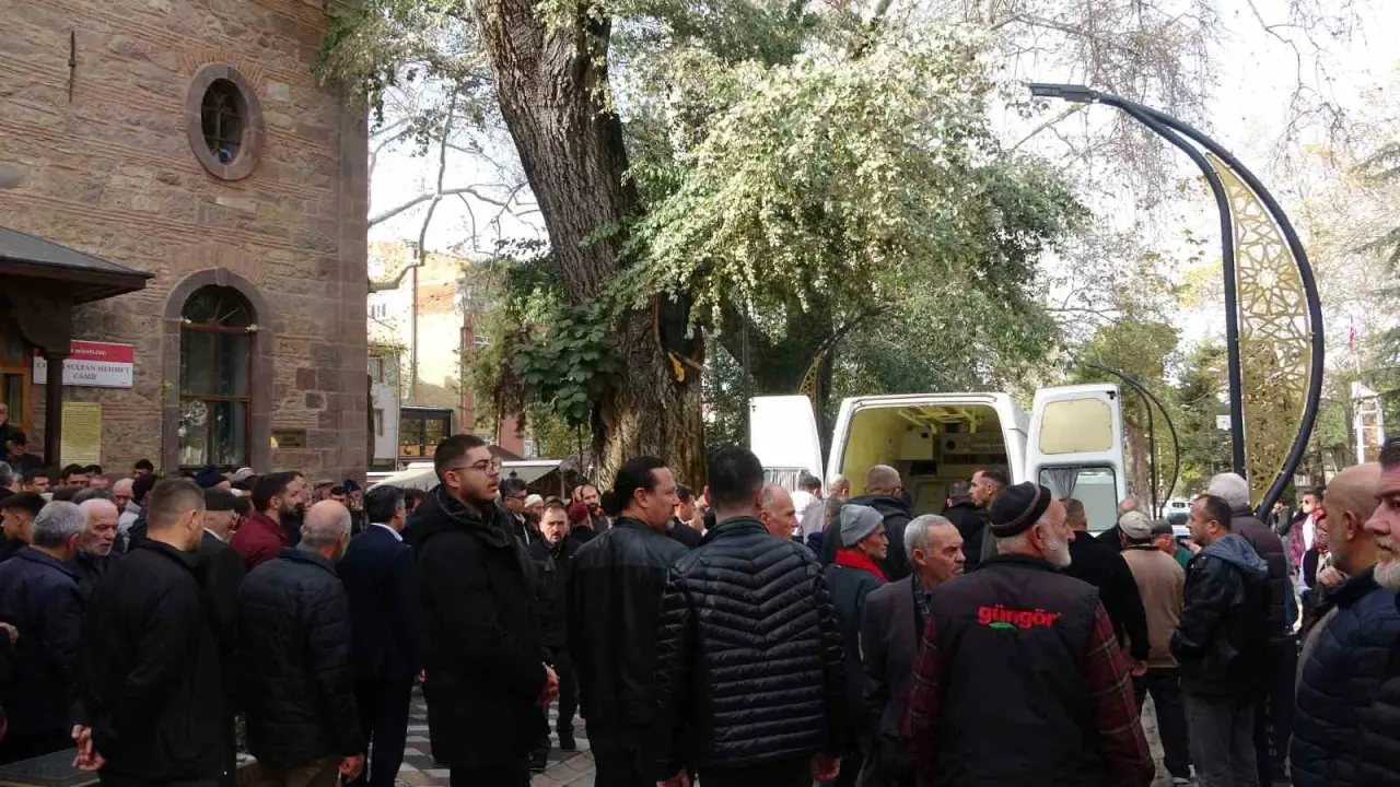 esi-tarafindan-oldurulen-kadin-son-yolculuguna-ugurlandi