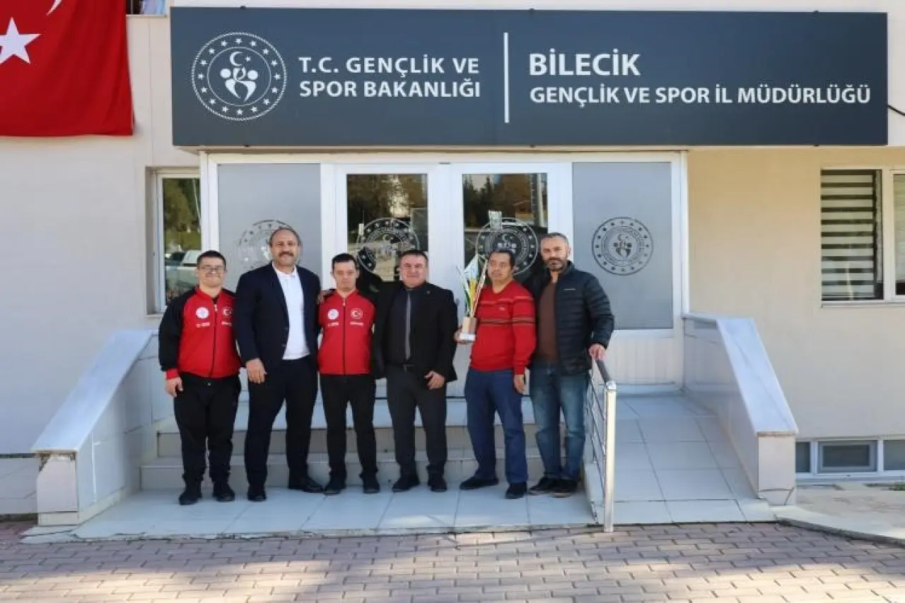 ozel-sporcular-down-sendromlu-basketbol-milli-takimi-bilecikte