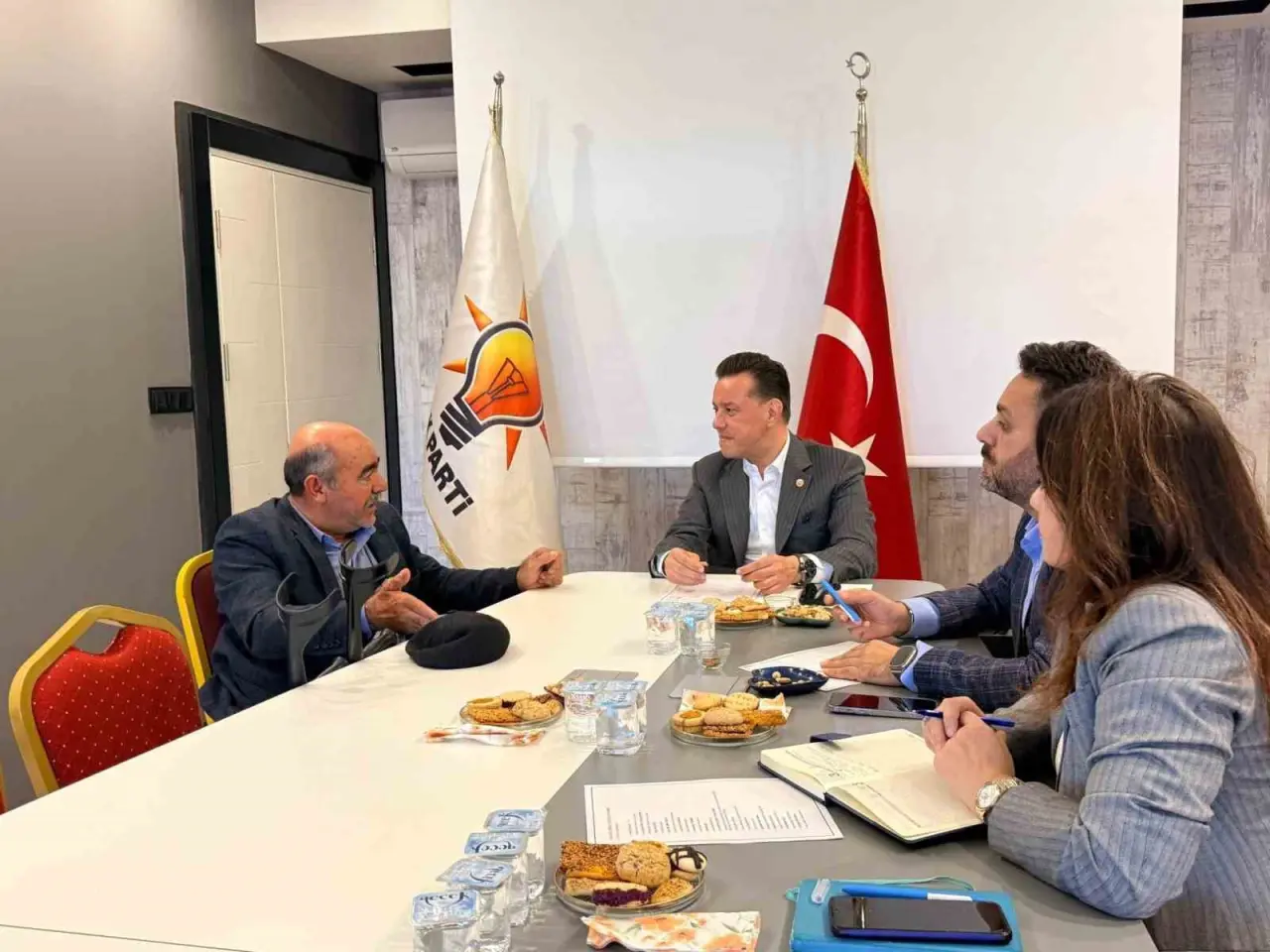 milletvekili-hatipoglu-vatandaslarla-bir-araya-geldi