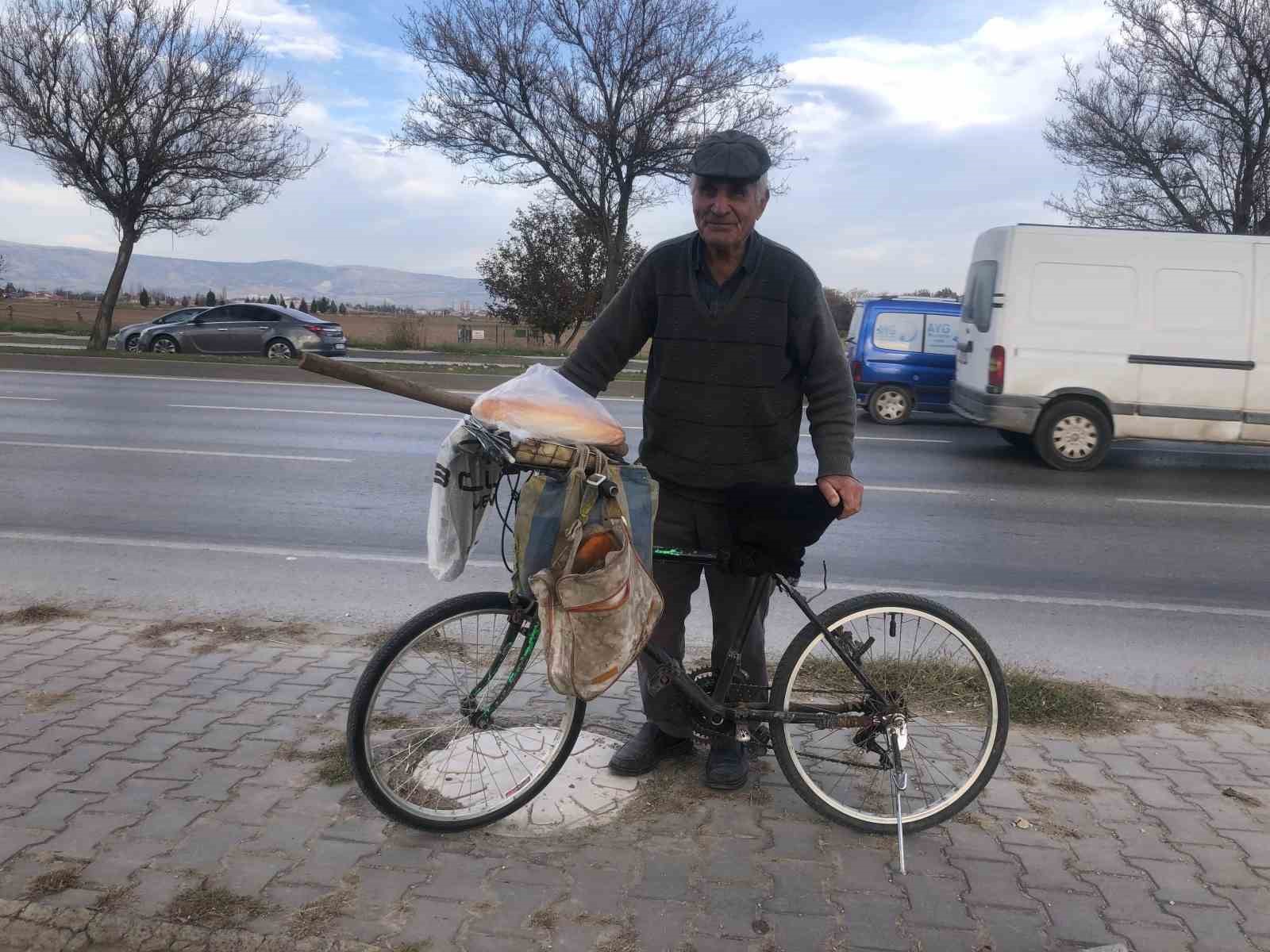 84-yasinda-pedal-cevirerek-gecimini-sagliyor