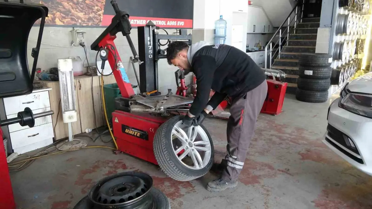 kutahyada-lastikcilerde-yogunluk