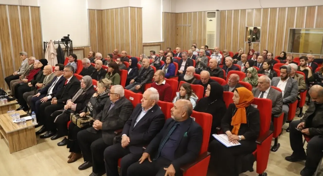 yasayan-insan-hazinesi-unvanina-sahip-cini-sanatcisi-hamza-ustunkaya-icin-dpude-anma-toreni-duzenlendi