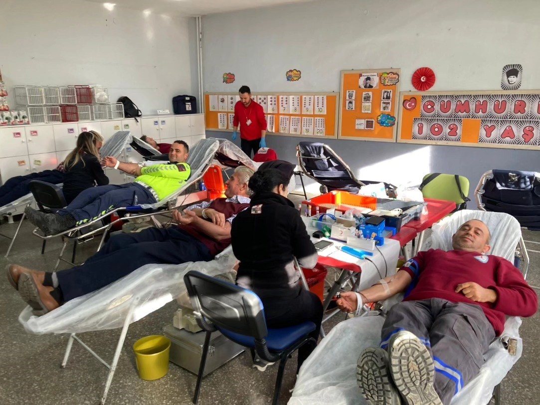 altintas-zafer-ilkokulunda-kan-bagisi-kampanyasi