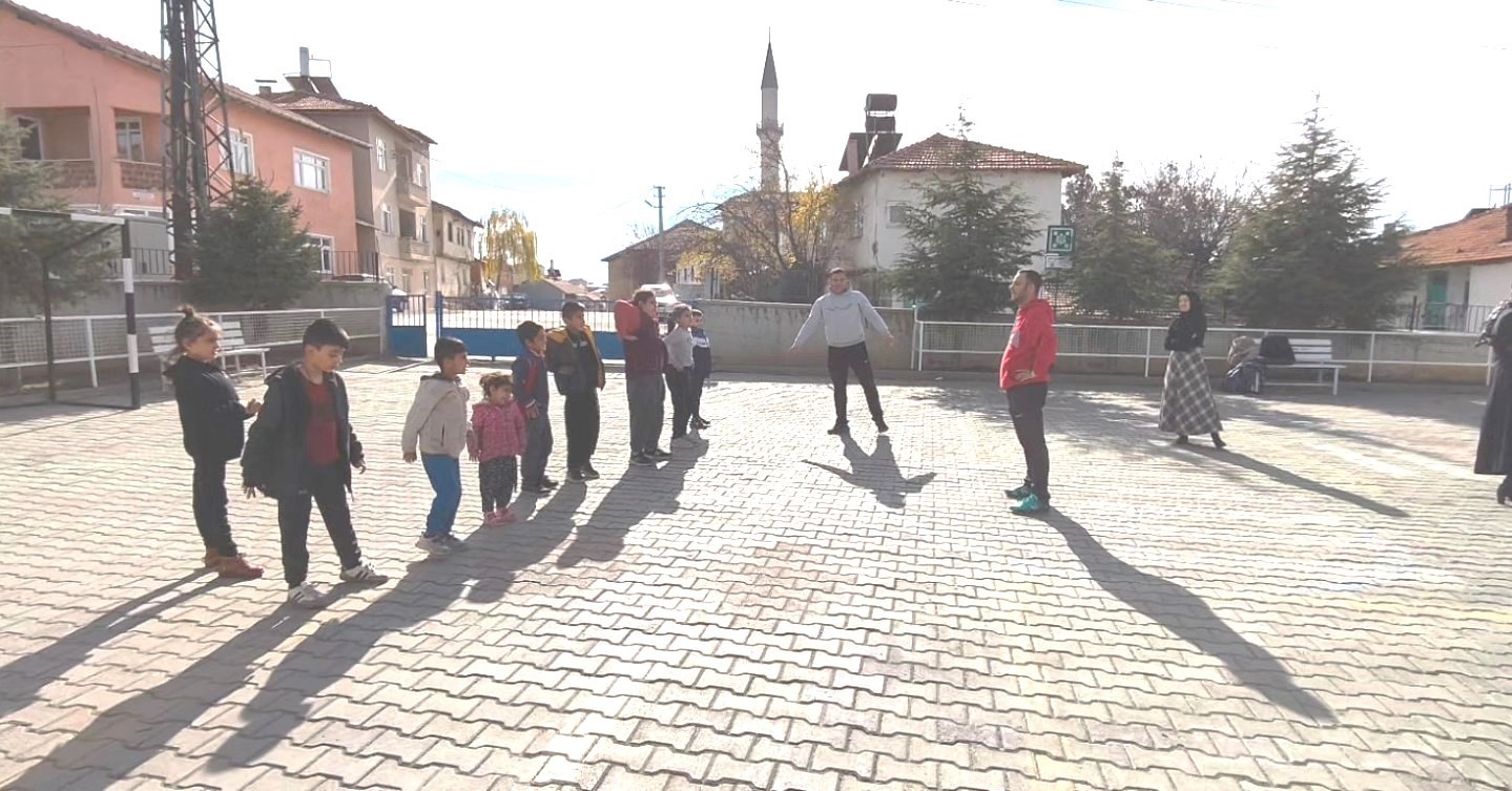 altintas-zafer-ilkokulunda-ozel-ogrencilerin-sabah-sporu-coskusu