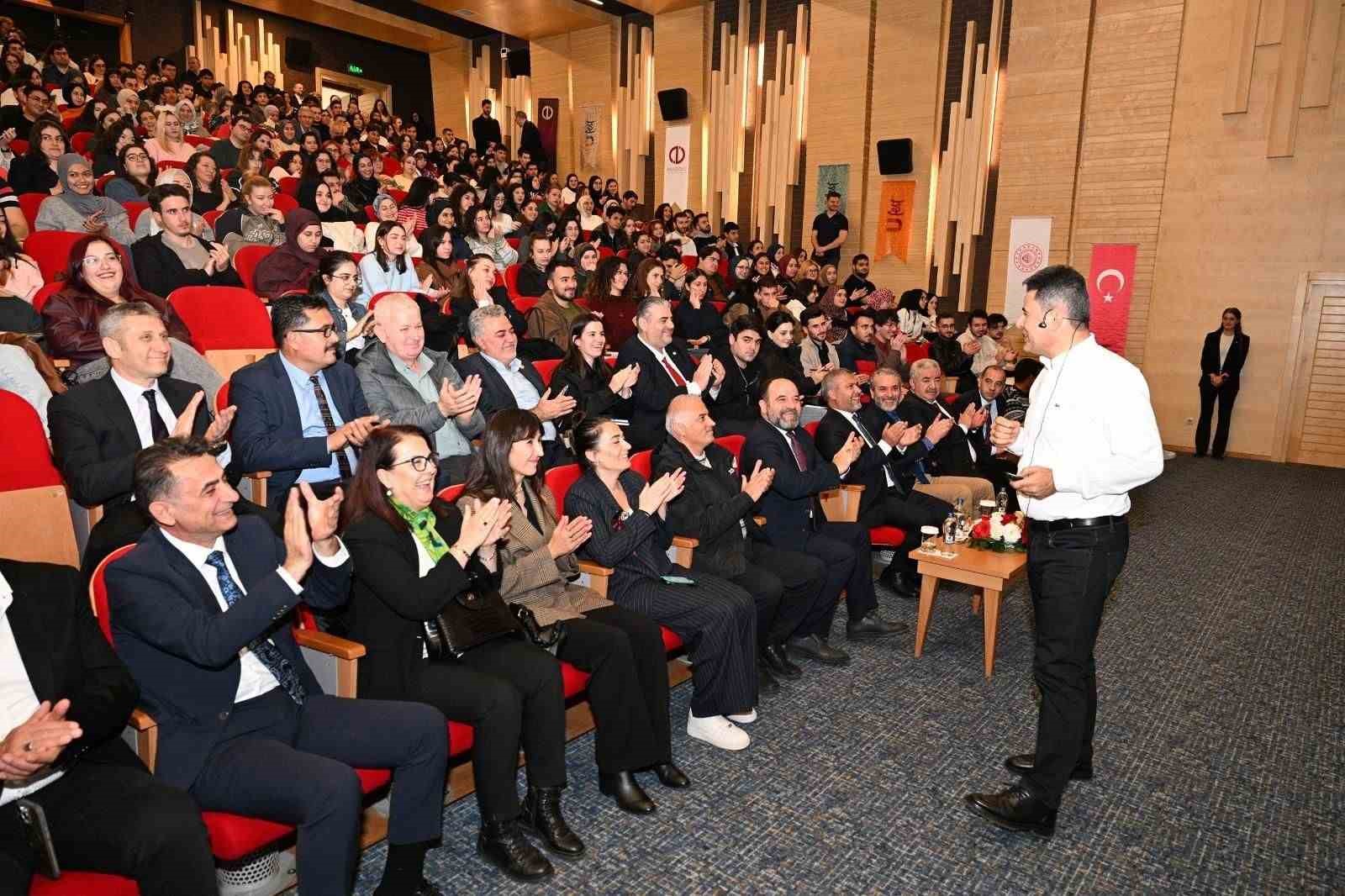 anadolu-universitesi-ev-sahipliginde-duzenlenen-ufest-genclik-festivali-bakan-yardimcisi-boyrazin-sunumuyla-sona-erdi