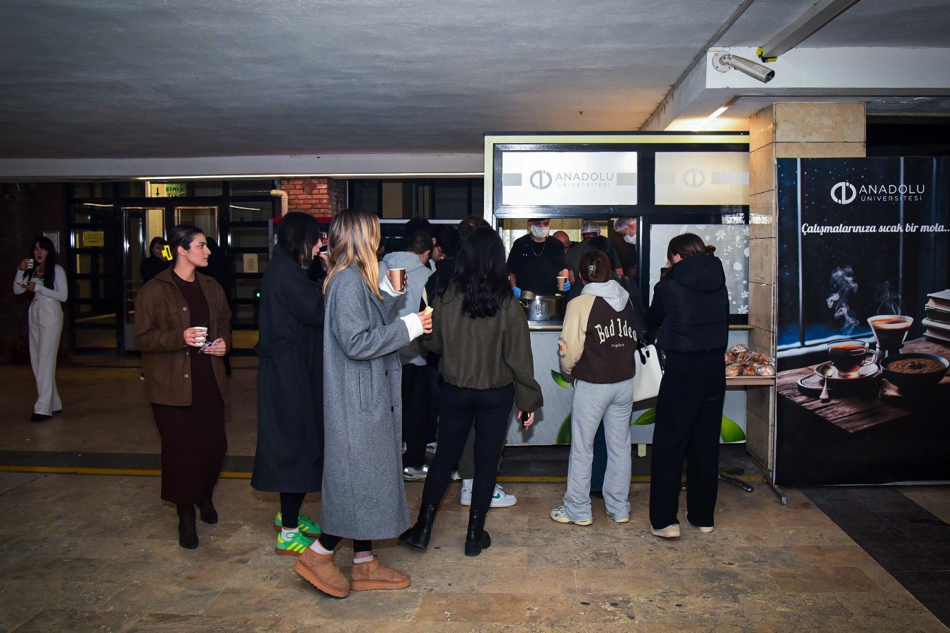 anadolu-universitesinden-sinav-haftasinda-ogrencilere-cay-kahve-ve-corba-ikrami