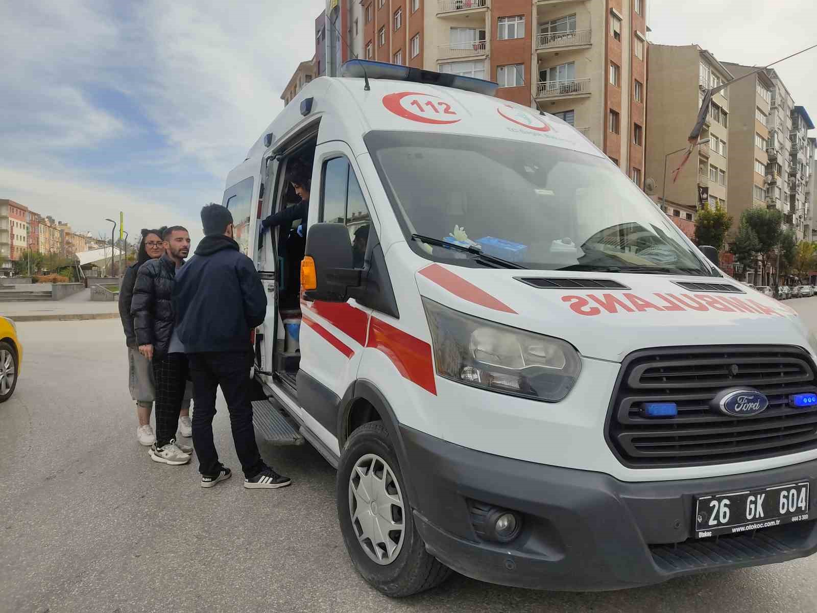 aniden-yere-yigilan-seker-hastasi-genc-korkuttu