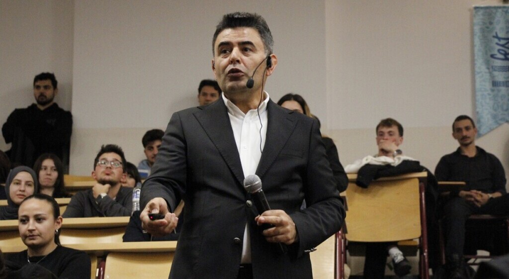 bakan-yardimcisi-boyraz-ogrencilere-turkiye-yuzyilinda-ulastirma-vizyonunu-anlatti