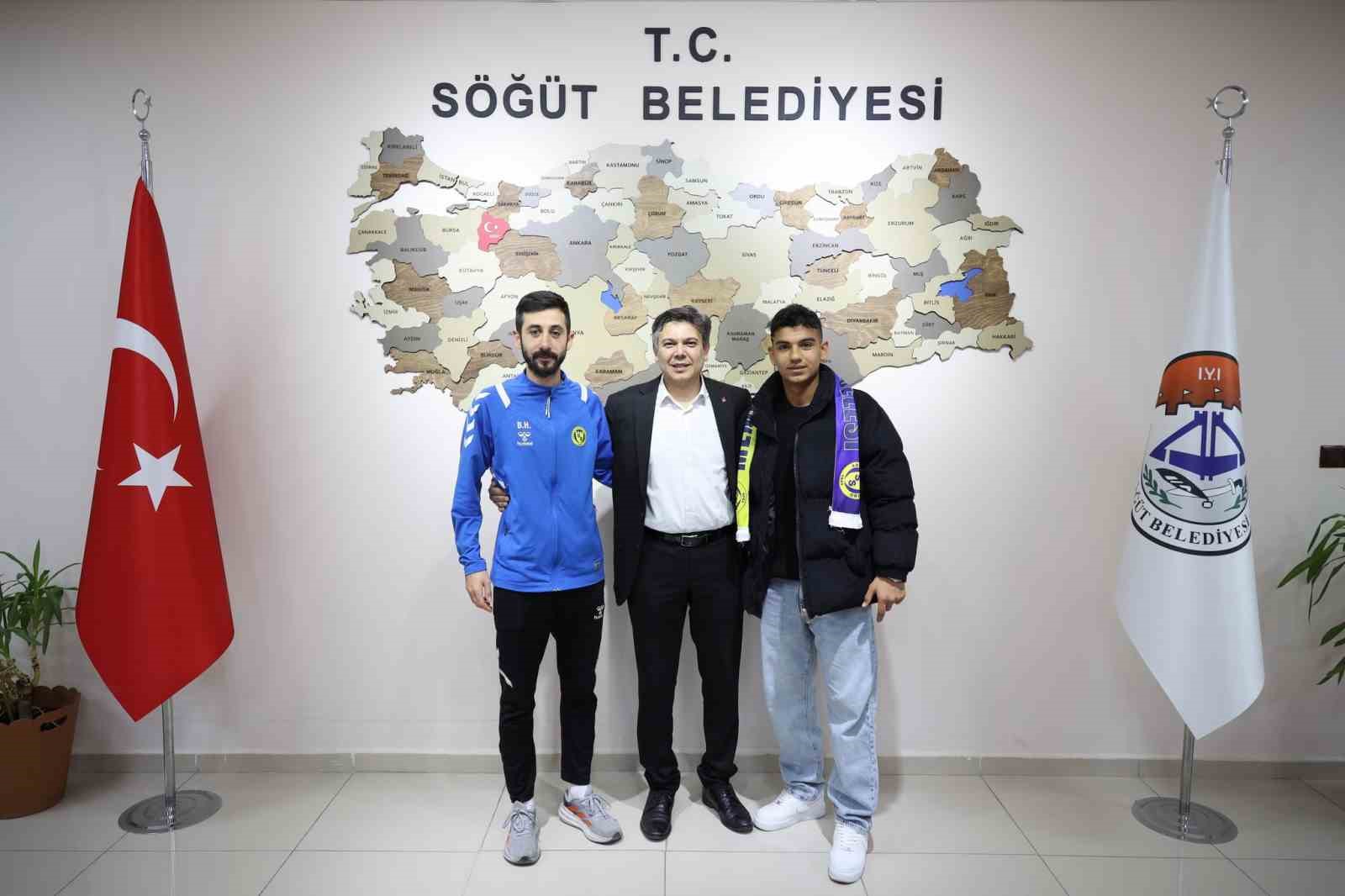 bilecikli-genc-futbolcu-eskisehirspora-transfer-oldu