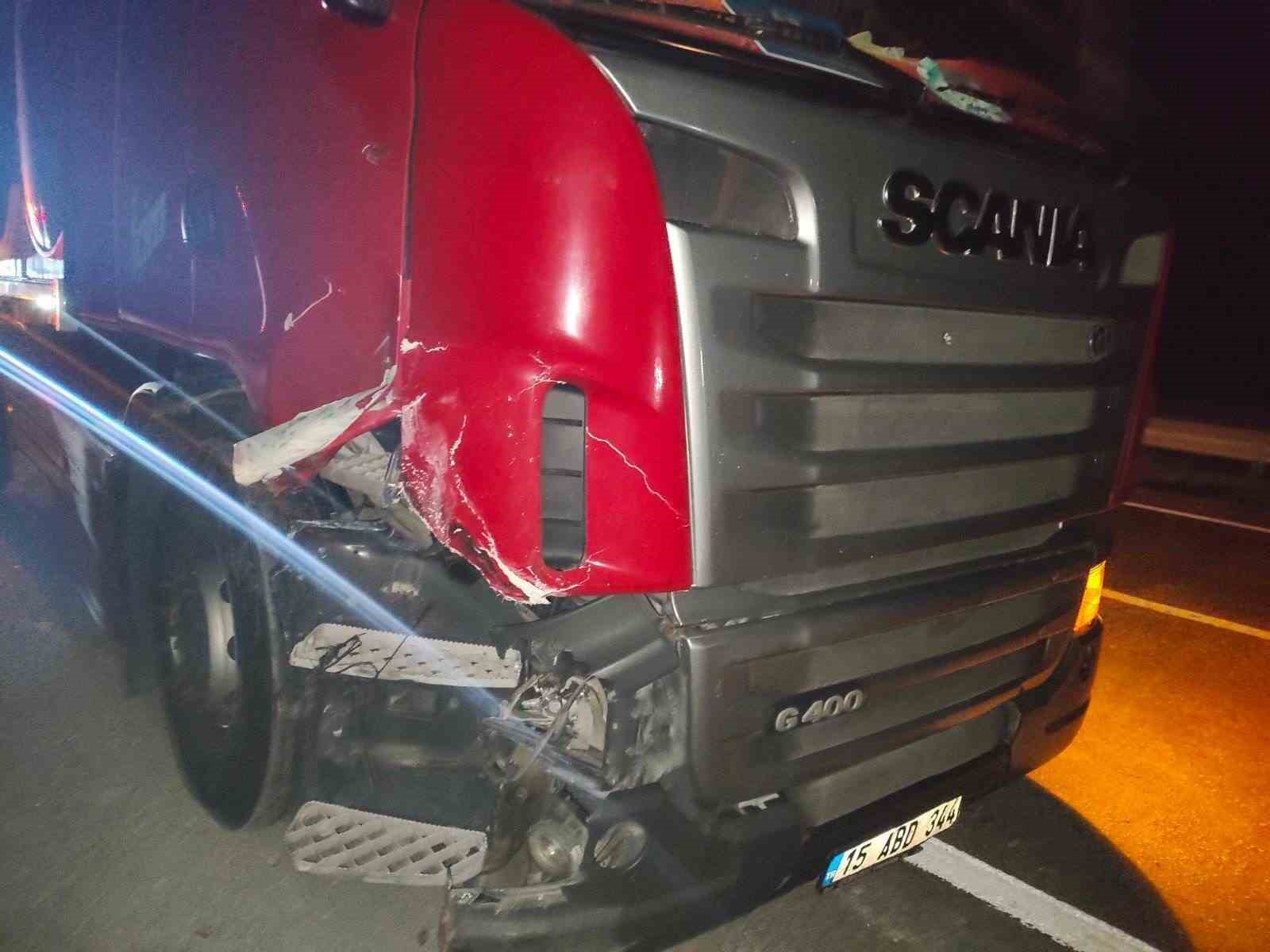 bilecikte-tir-otomobile-arkadan-carpti-1-yarali