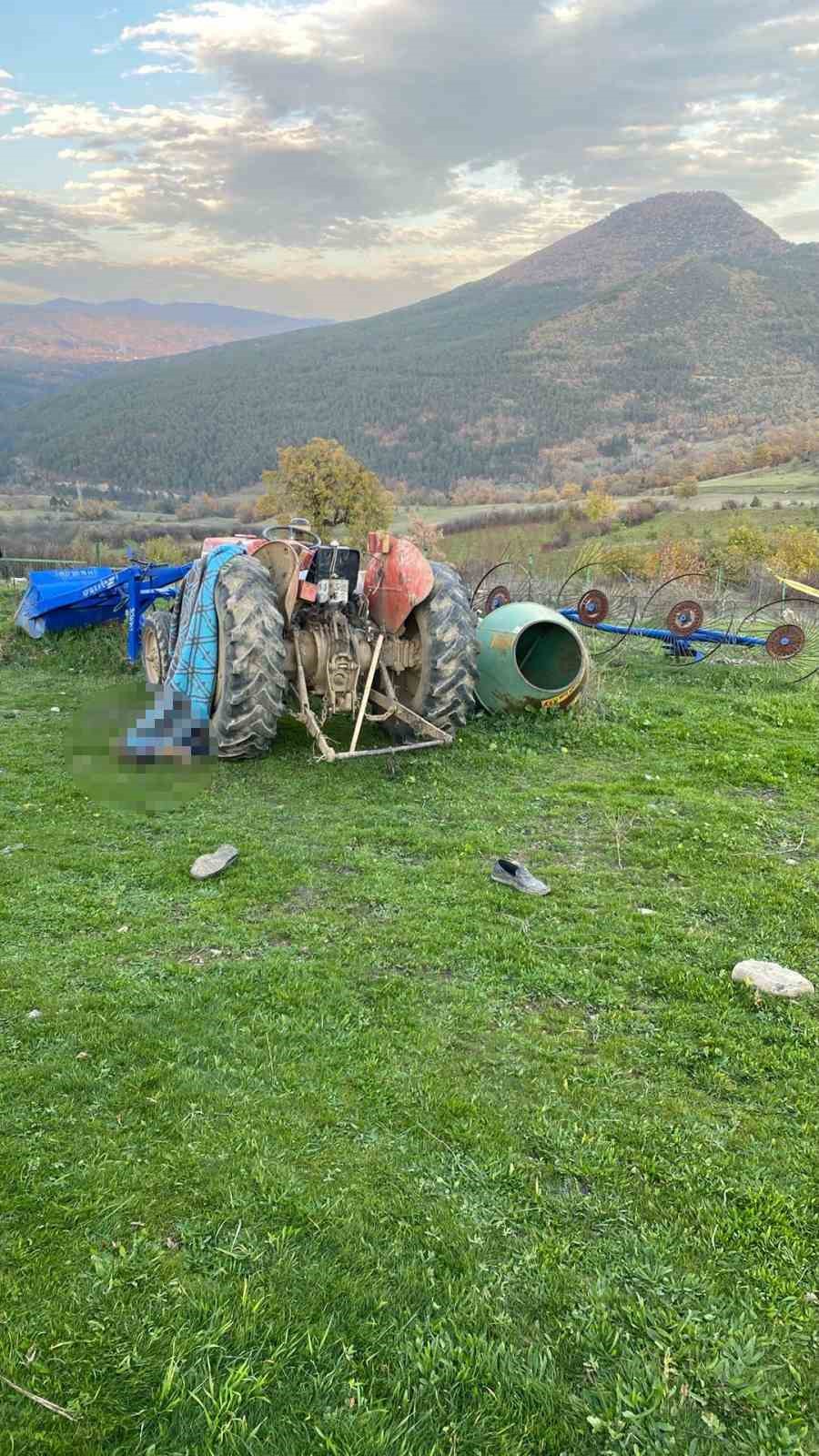 bilecikte-traktorun-altinda-kalan-yasli-adam-hayatini-kaybetti