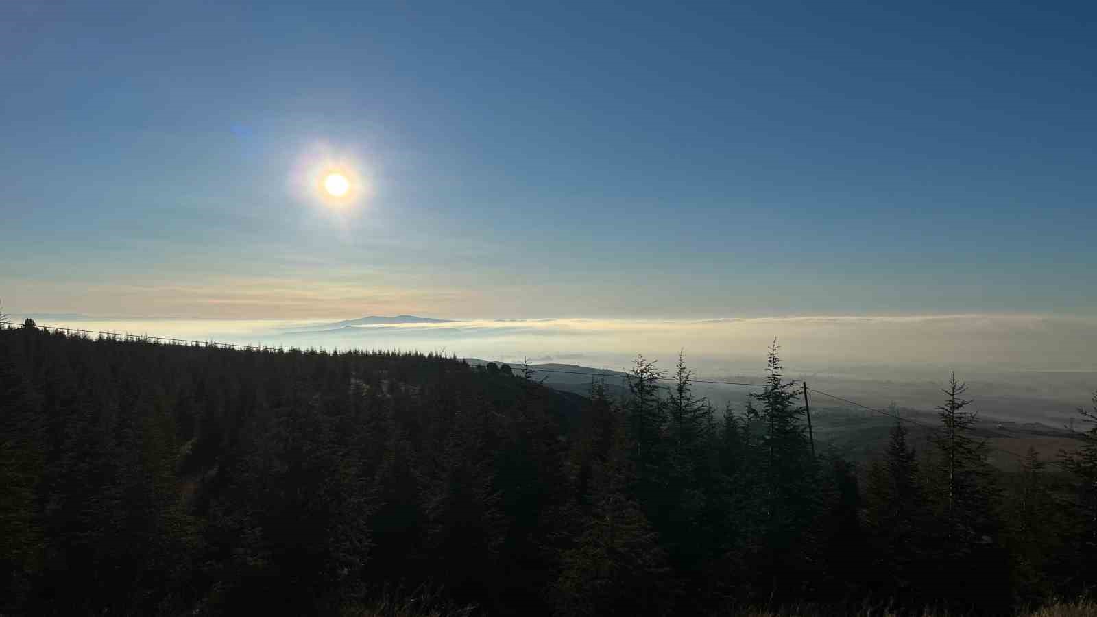 bozdag-zirvesindeki-sis-manzarasi-hayran-birakti