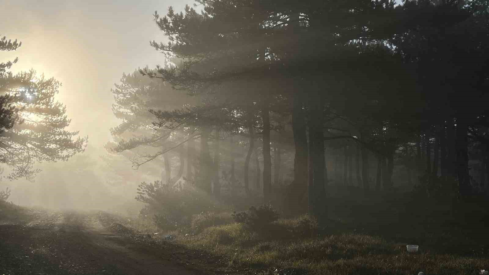 bozdag-zirvesindeki-sis-manzarasi-hayran-birakti