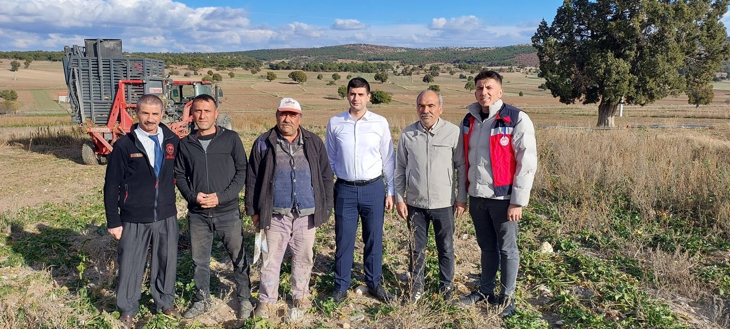 dumlupinar-kaymakami-teltik-seker-pancari-hasadini-yerinde-inceledi