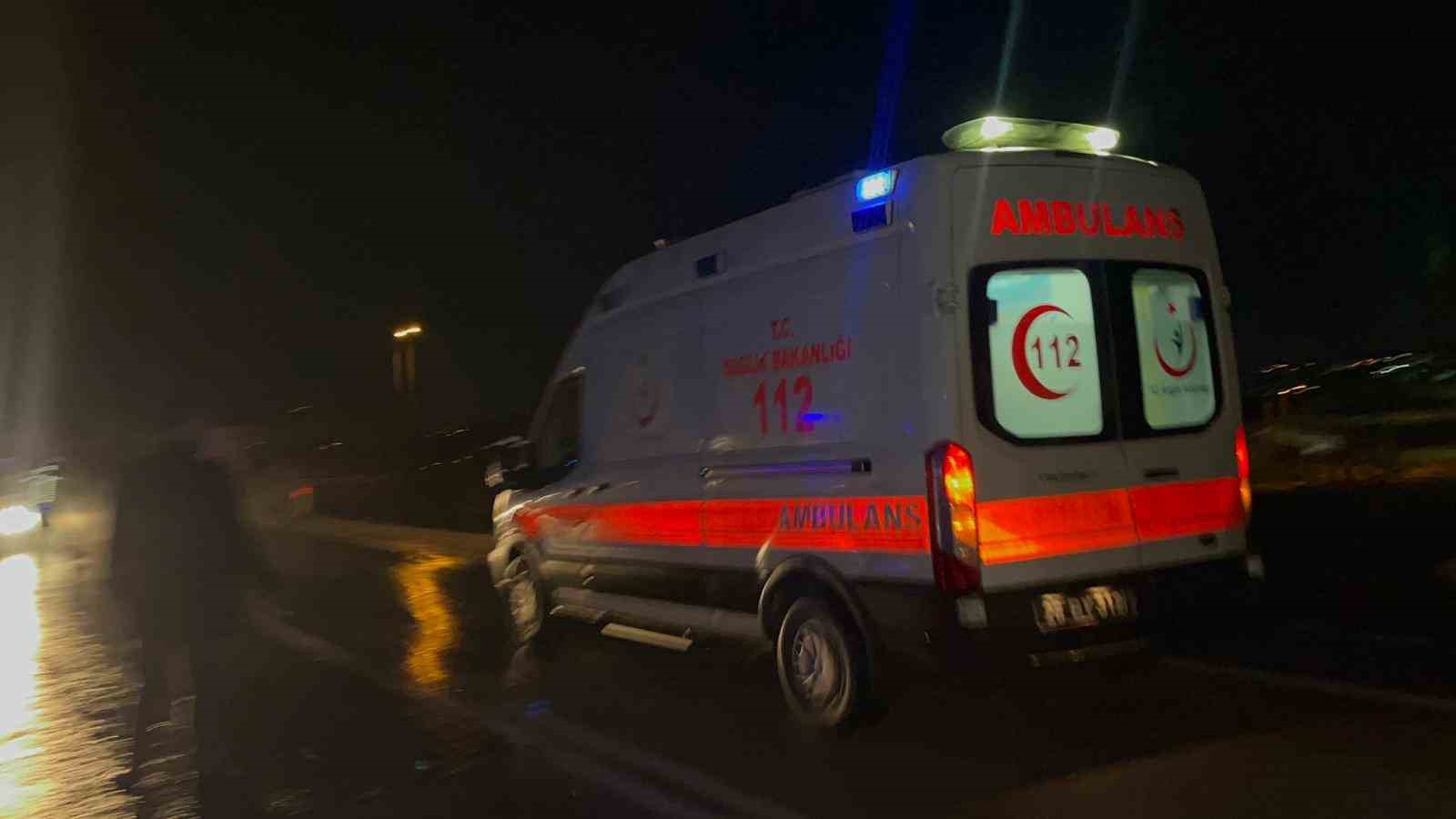 eskisehir-afyonkarahisar-karayolunda-iki-arac-kafa-kafaya-carpist-3u-cocuk-9-yarali