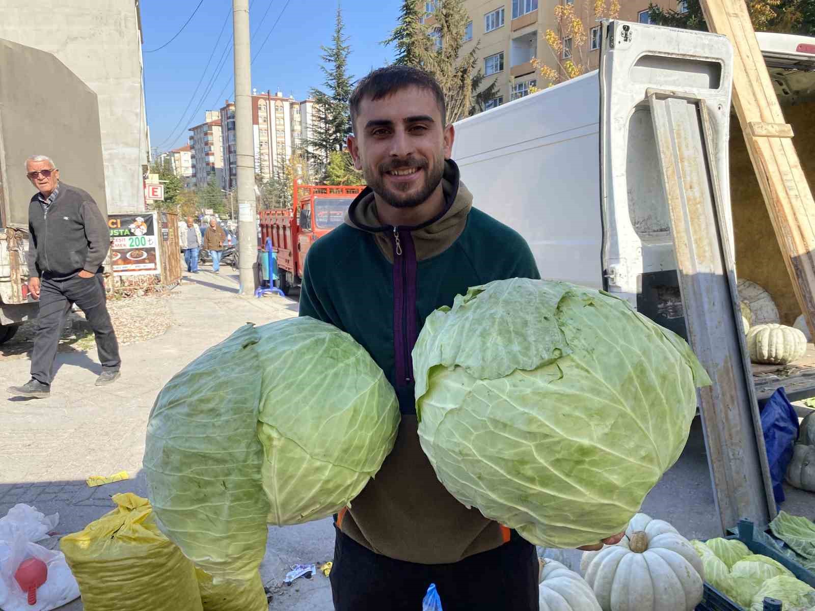 eskisehir-pazarinda-devasa-lahanalar