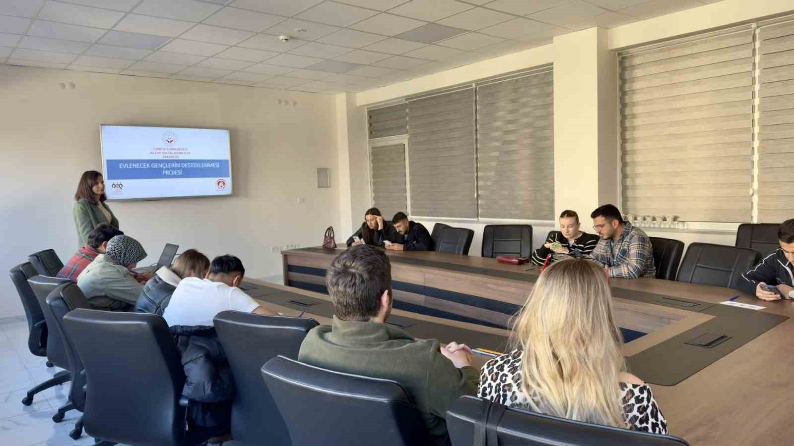 eskisehirde-evlenecek-ciftlere-egitim