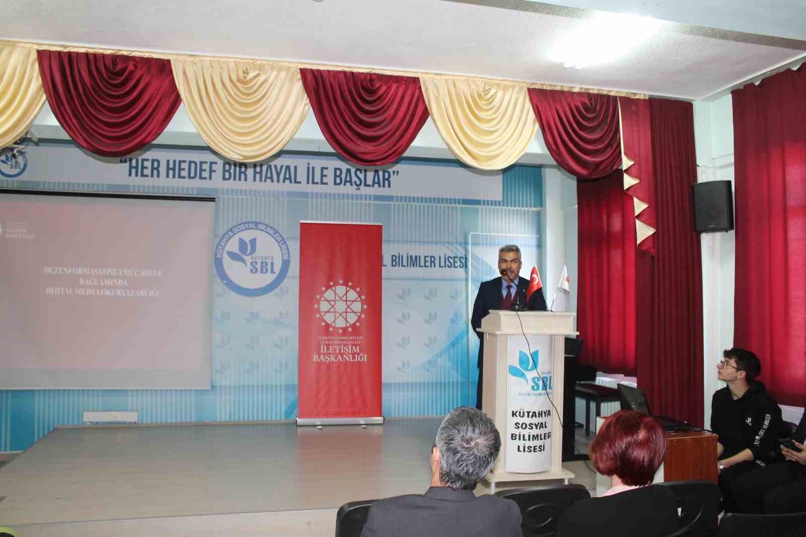 gencler-dijital-okuryazarlik-ve-dezenformasyonla-mucadele-konularinda-bilincleniyor