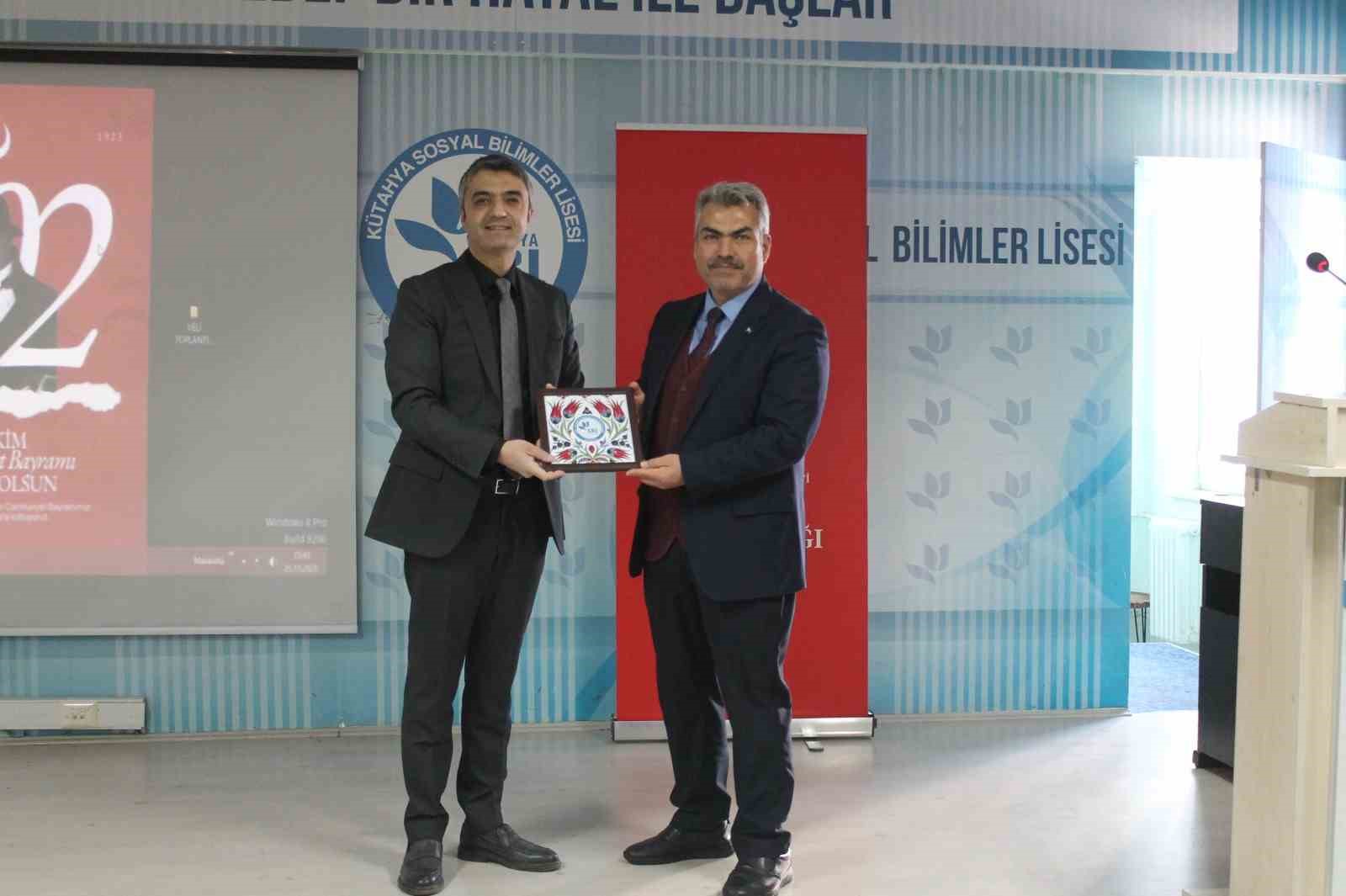 gencler-dijital-okuryazarlik-ve-dezenformasyonla-mucadele-konularinda-bilincleniyor