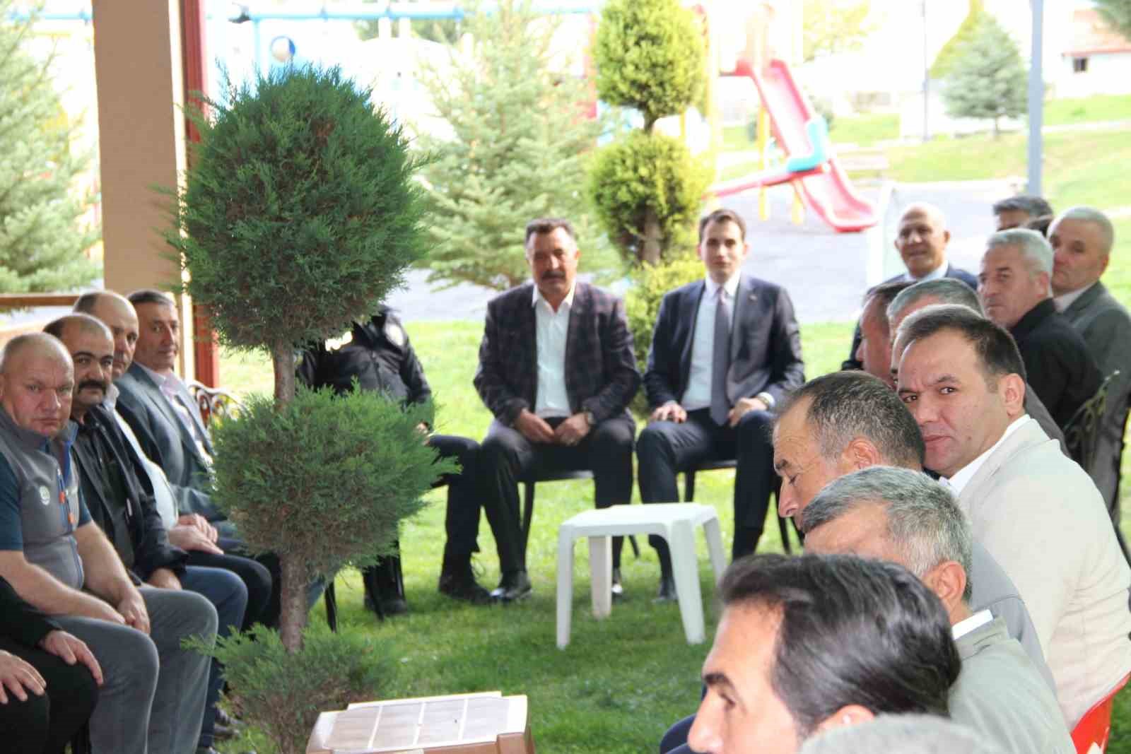 hisarcik-kaymakami-atam-muhtarlarin-sorun-ve-taleplerini-dinledi