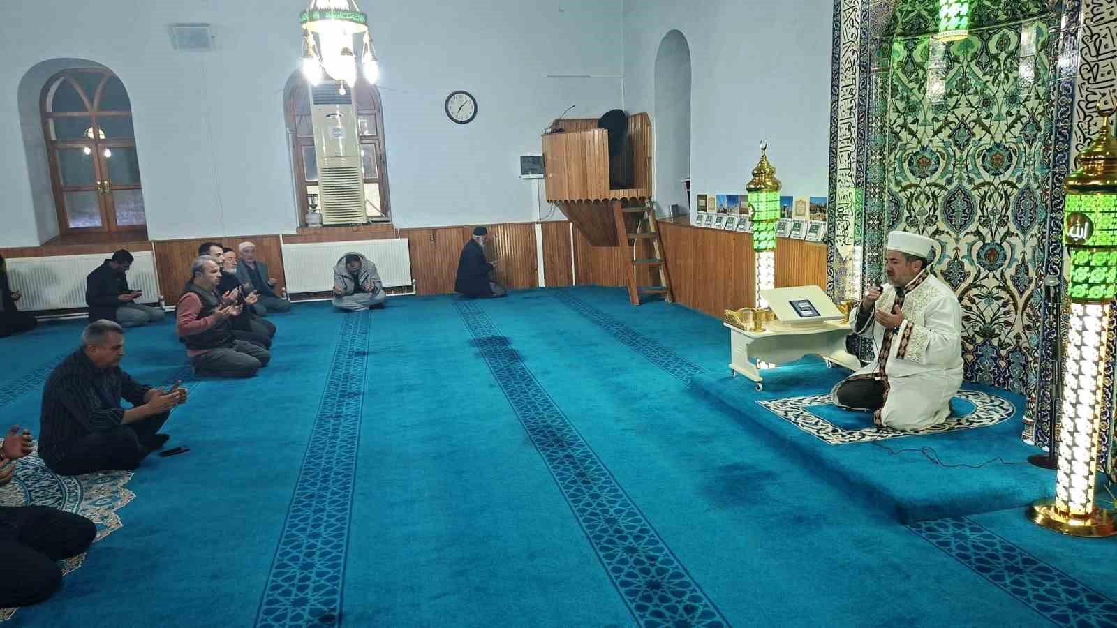 hisarcikta-sehit-ve-vefat-eden-ogretmenler-icin-mevlit-okutuldu