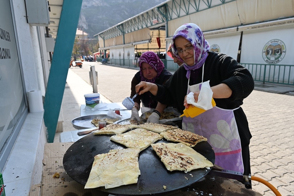 inonulu-kadinlardan-baskan-harmanciya-bazlama-ikrami