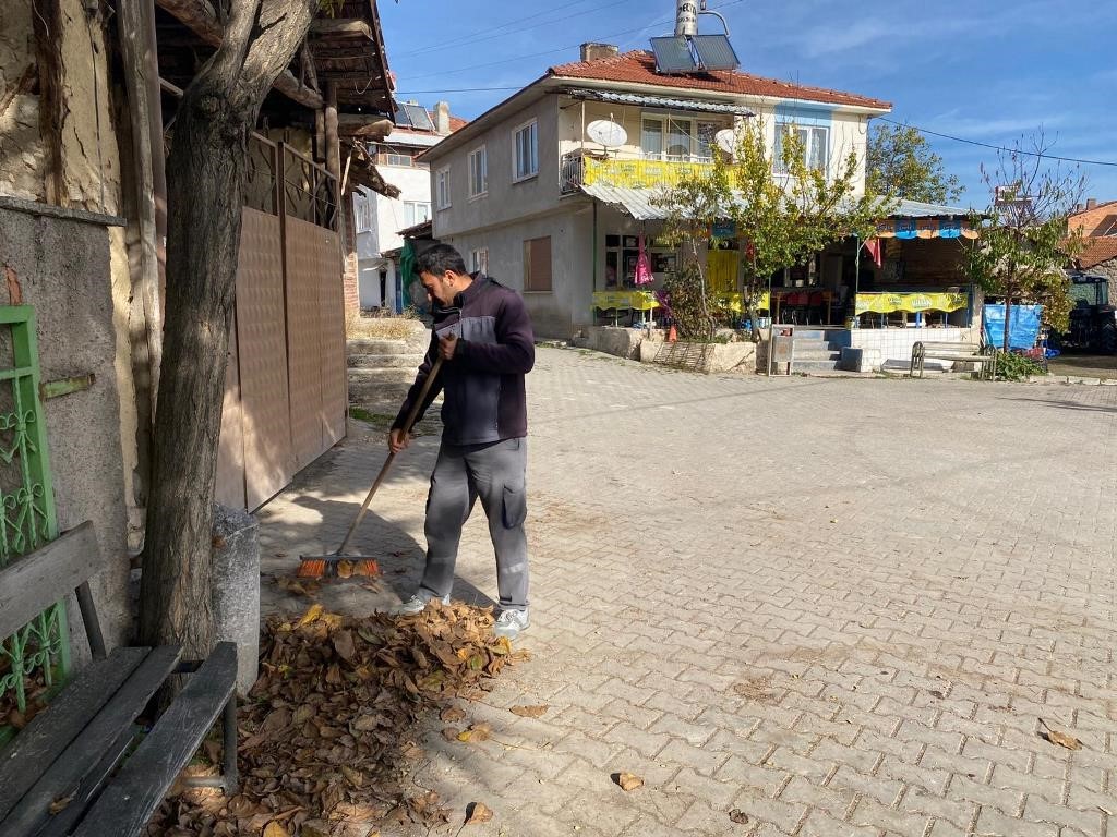 inonunun-dis-mahallelerinde-temizlik-calismasi