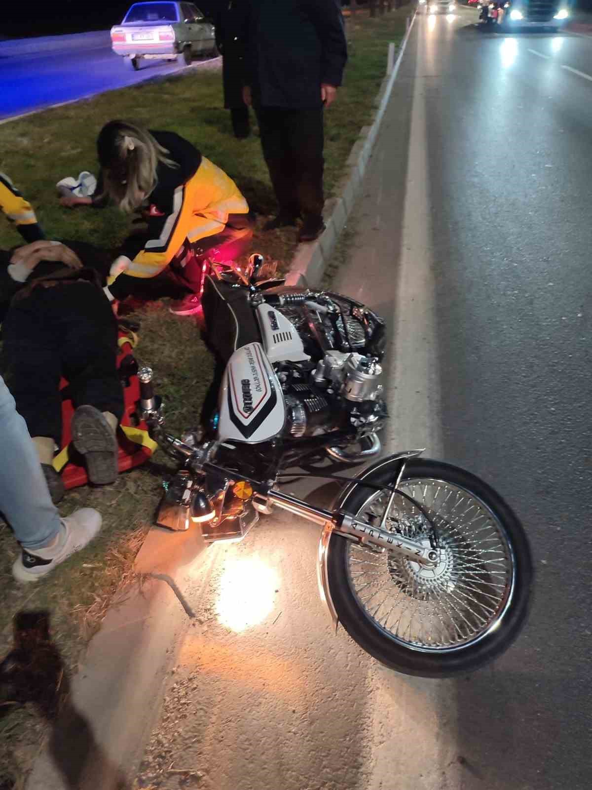 kaldirima-carpip-devrilen-motosiklette-2-kisi-yaralandi