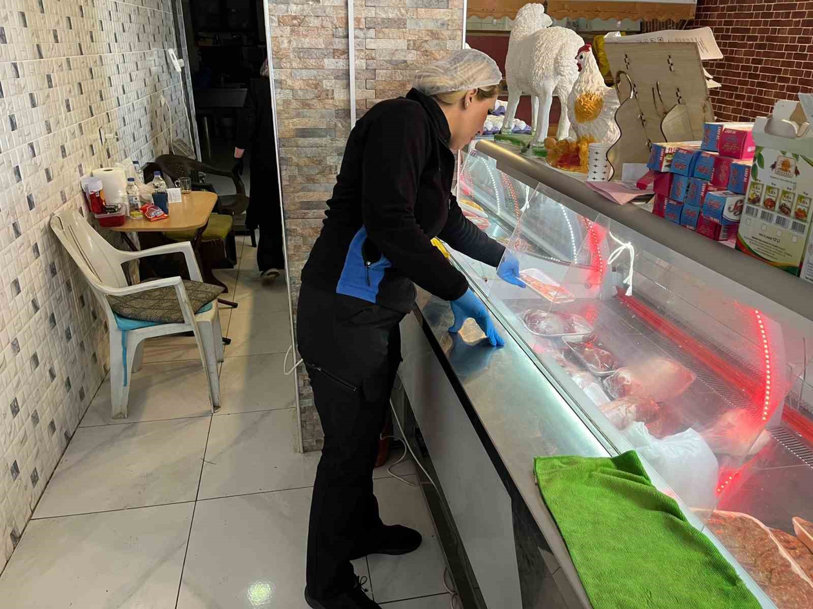 kasap-dukkaninin-uretim-bolumune-giren-zabitalar-sok-oldu