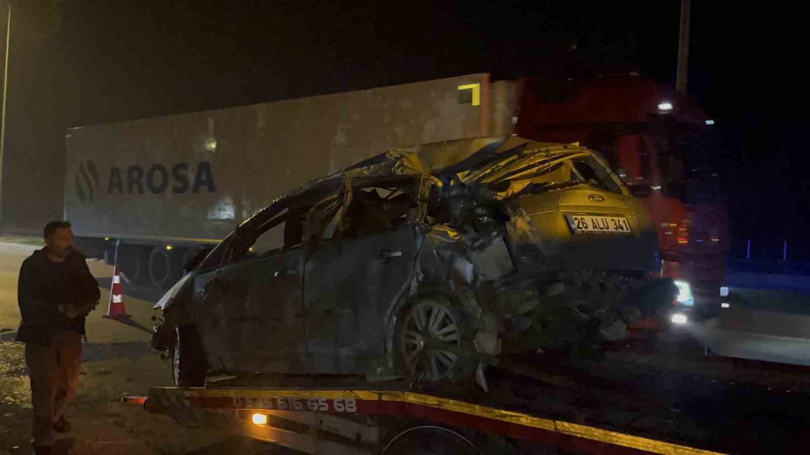 kontrolden-cikan-arac-aydinlatma-diregini-devirip-karsi-yone-gecti