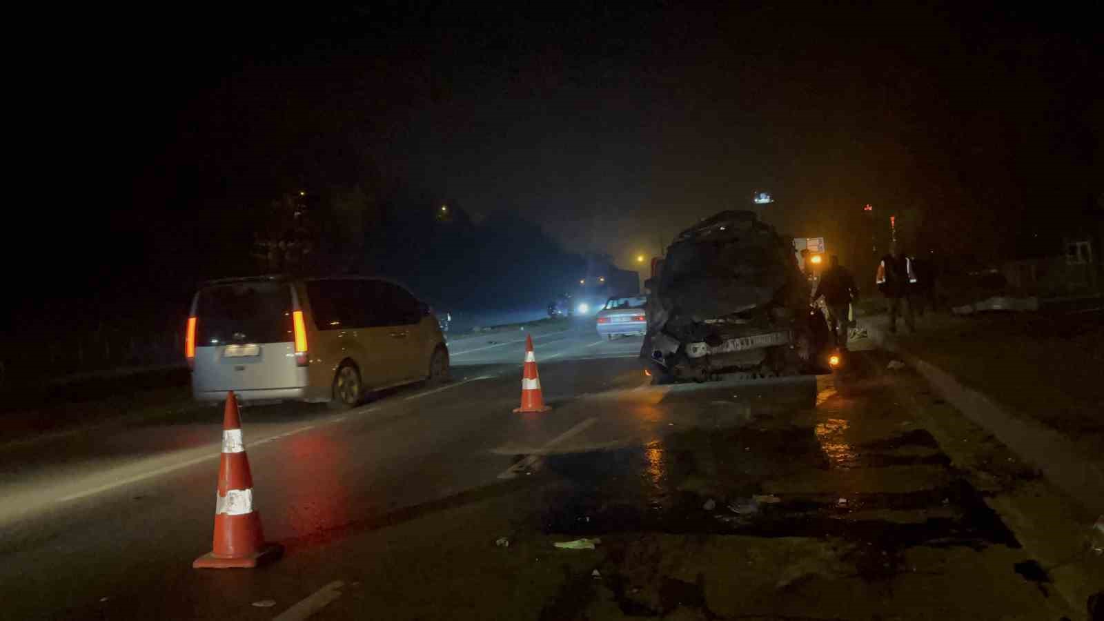 kontrolden-cikan-arac-aydinlatma-diregini-devirip-karsi-yone-gecti