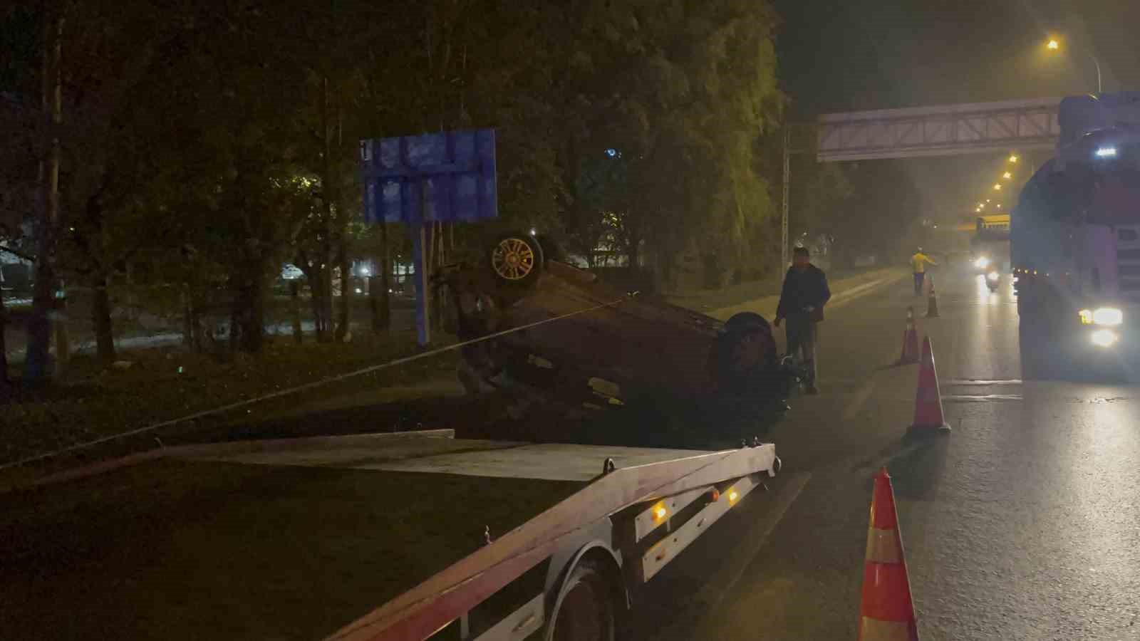 kontrolden-cikan-arac-aydinlatma-diregini-devirip-karsi-yone-gecti