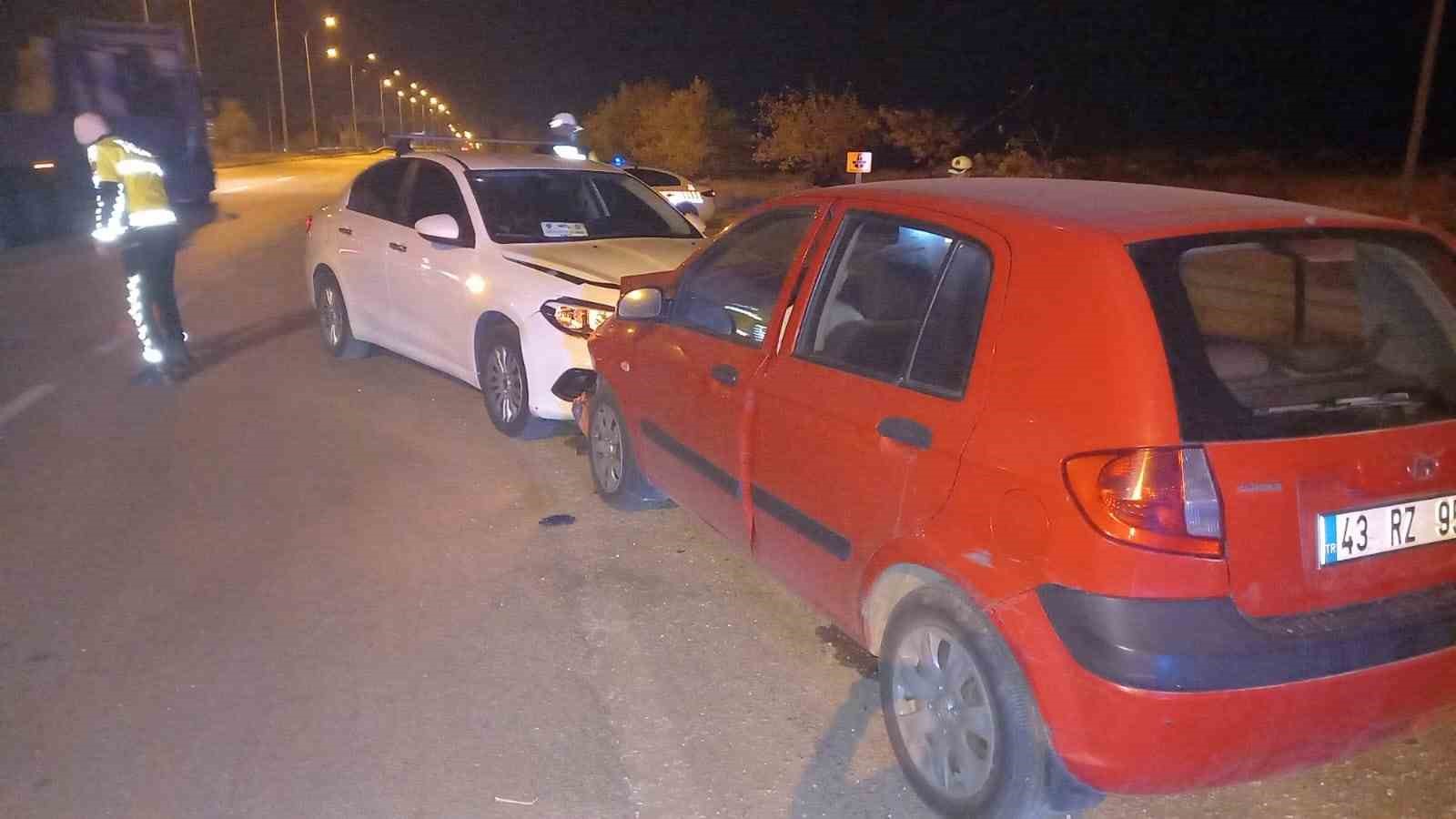 kotrolden-cikan-otomobil-radar-gorevi-yapan-polis-aracina-carpti-2-kisi-yaralandi