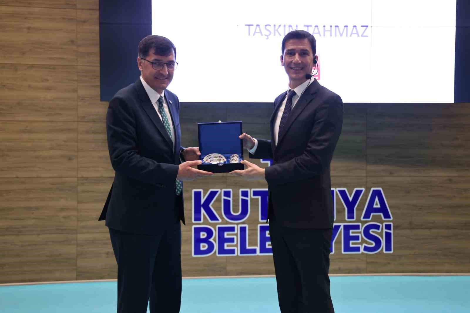 kutahya-belediyesinden-personeline-etkili-iletisim-davranis-bicimleri-egitimi