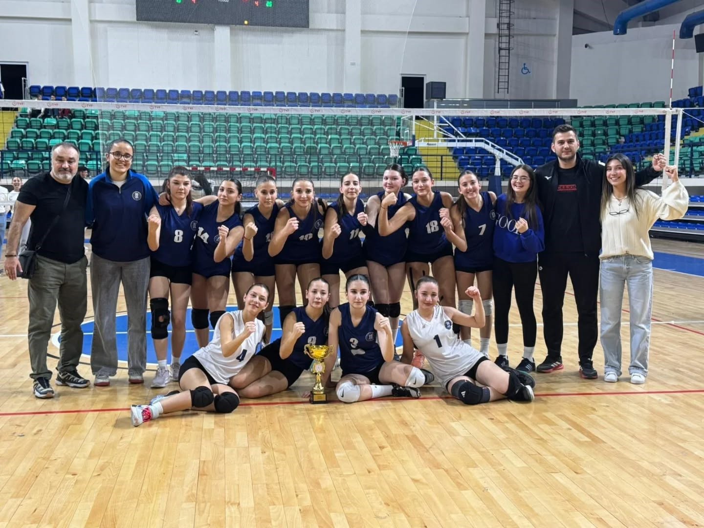 kutahya-belediyespor-genc-kiz-voleybol-takimi-sampiyon-oldu