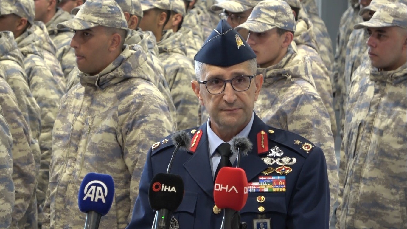 kutahya-hava-er-egitim-tugay-komutanliginda-2025-4a-tertip-erler-yemin-ederek-usta-asker-oldu