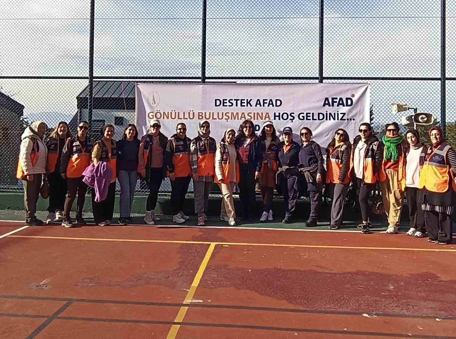 kutahya-kadin-destek-afad-gonullulerinden-murat-dagi-kamp-merkezinde-etkinlik