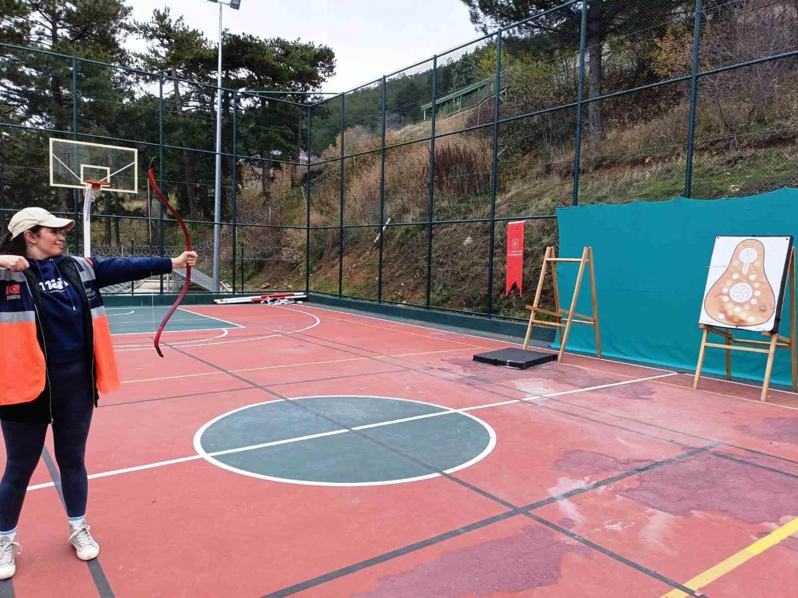 kutahya-kadin-destek-afad-gonullulerinden-murat-dagi-kamp-merkezinde-etkinlik