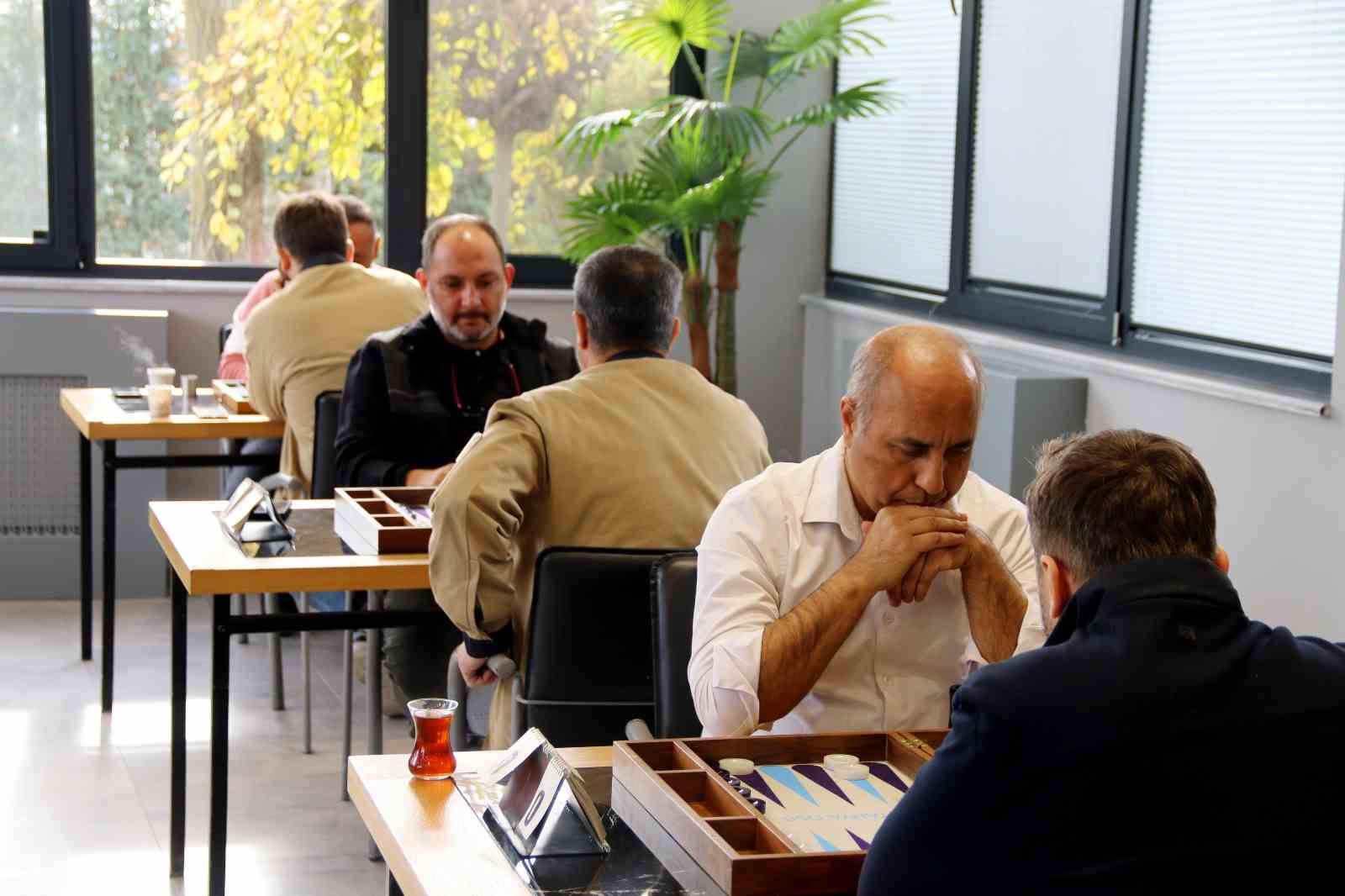 kutahya-osbnin-4-firmalar-arasi-tavla-turnuvasinda-sampiyon-belli-oldu