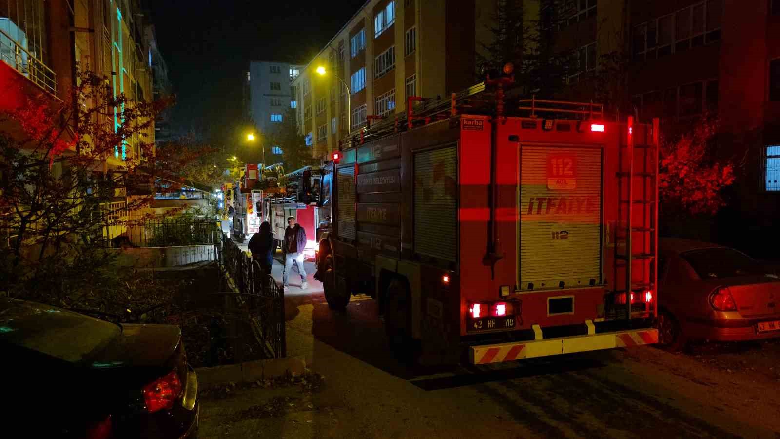 kutahyada-5-katli-binanin-teras-katinda-cikan-yangin-panige-neden-oldu