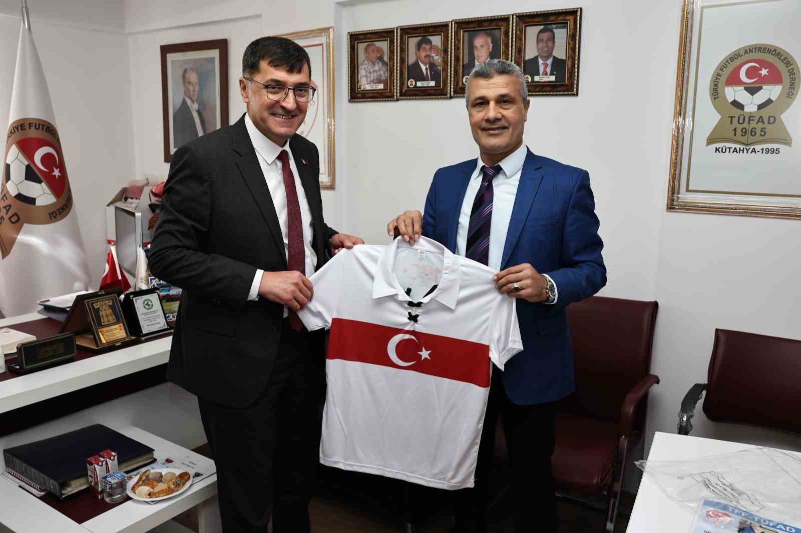 kutahyada-antrenorlerin-calisma-sartlarini-guclendirecek-projeler-ele-alindi