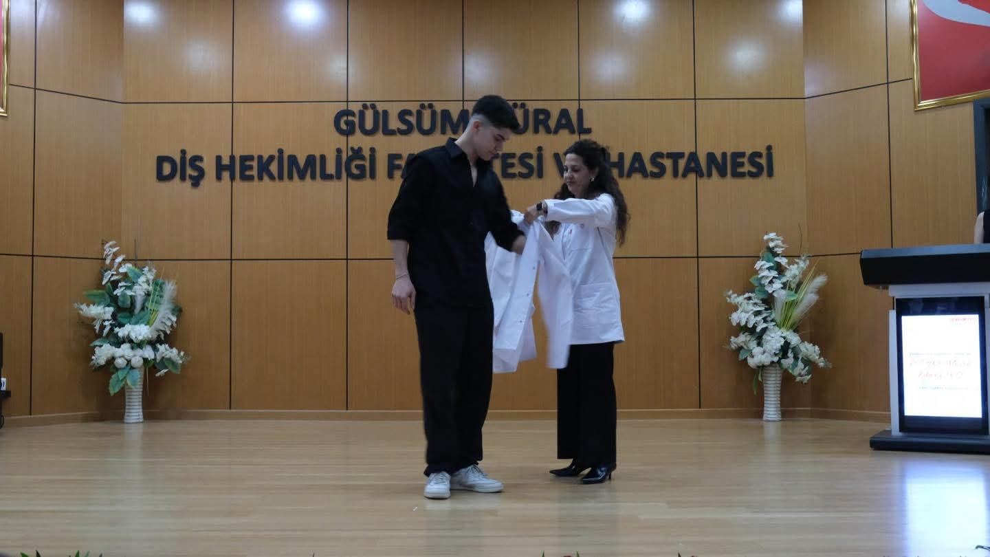 kutahyada-dis-hekimi-adaylari-beyaz-onluklerini-giydi