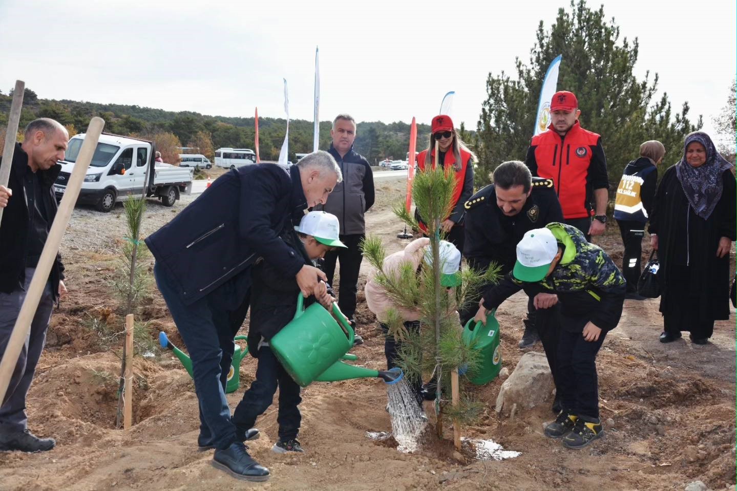 kutahyada-sehitler-icin-350-fidan-toprakla-bulustu