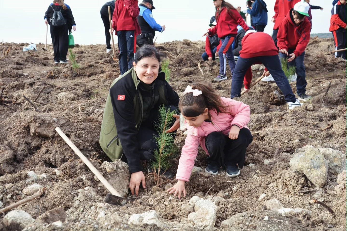 kutahyada-sehitler-icin-350-fidan-toprakla-bulustu
