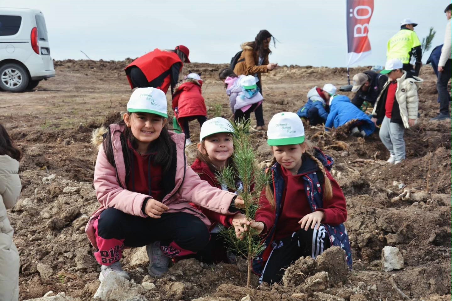 kutahyada-sehitler-icin-350-fidan-toprakla-bulustu